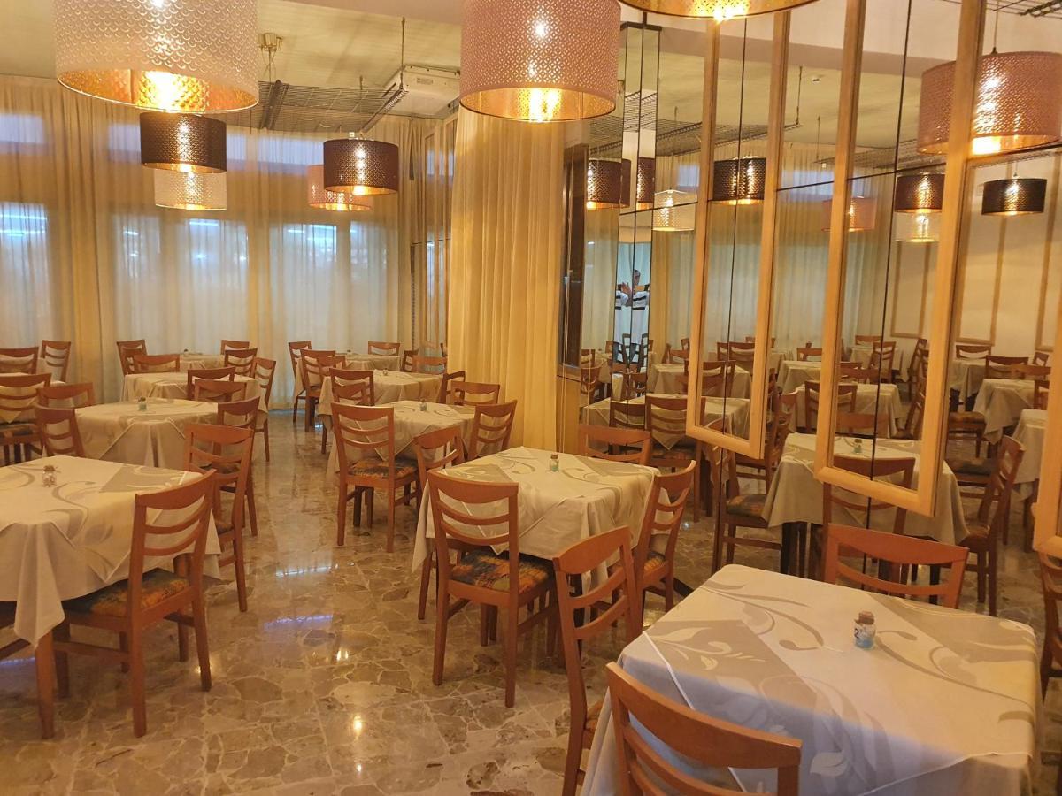 Hotel Venezia San Mauro Mare Buitenkant foto
