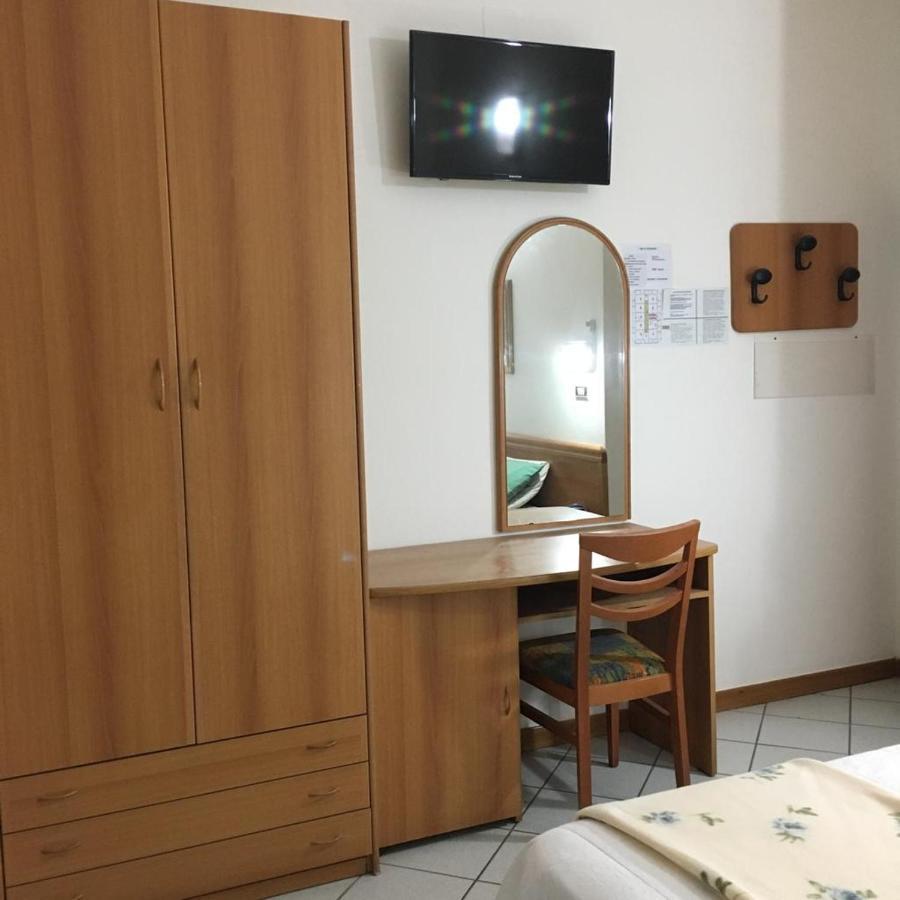 Hotel Venezia San Mauro Mare Buitenkant foto