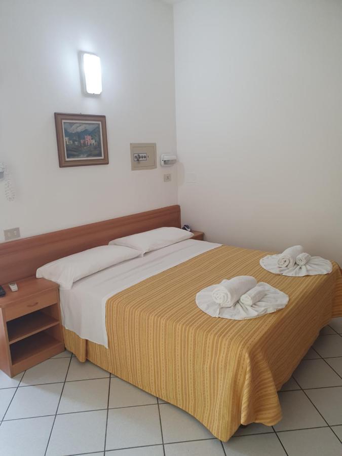 Hotel Venezia San Mauro Mare Buitenkant foto